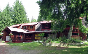 Lemon Creek Lodge & Campground